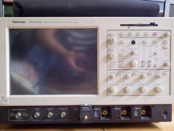 Foto Verwendet TEKTRONIX TDS 7404B Zum Verkauf