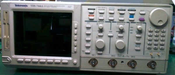 Photo Used TEKTRONIX TDS 744A For Sale
