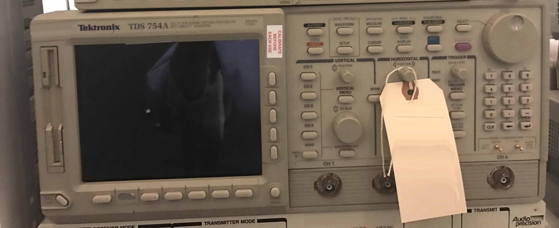 Photo Utilisé TEKTRONIX TDS 754A À vendre