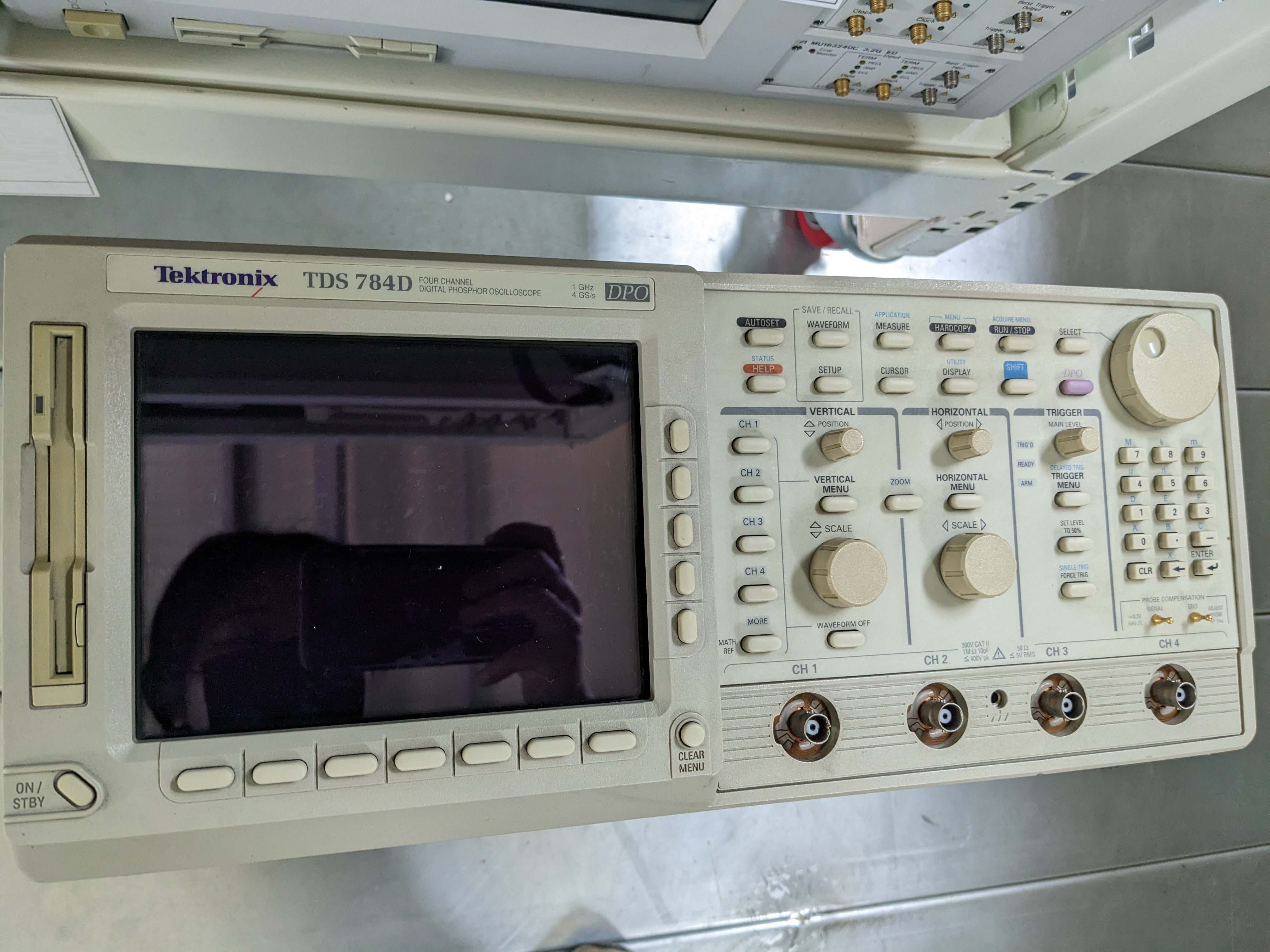 圖為 已使用的 TEKTRONIX TDS 784D 待售