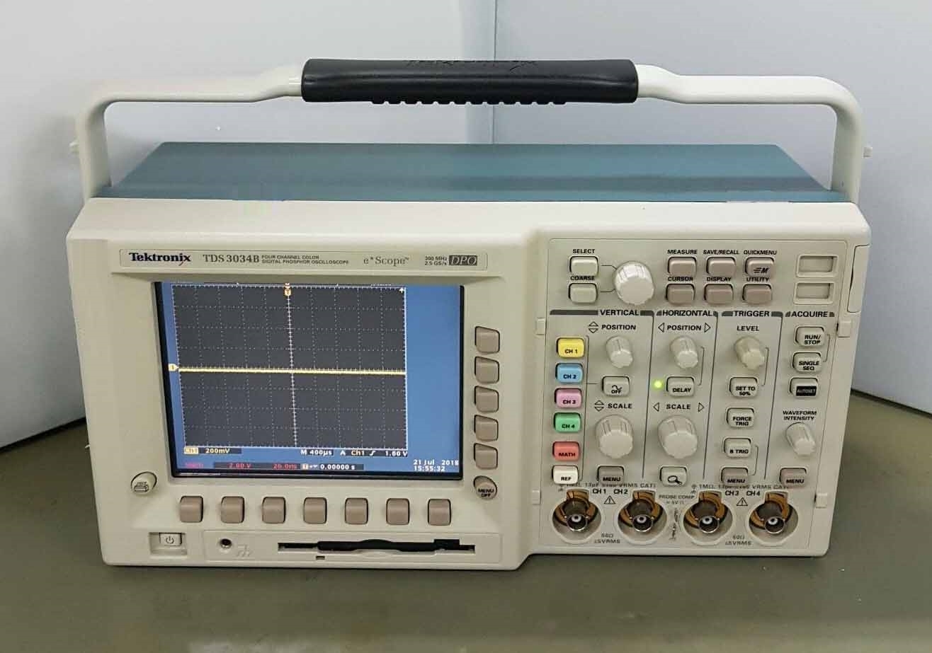 사진 사용됨 TEKTRONIX TDS 3034B 판매용