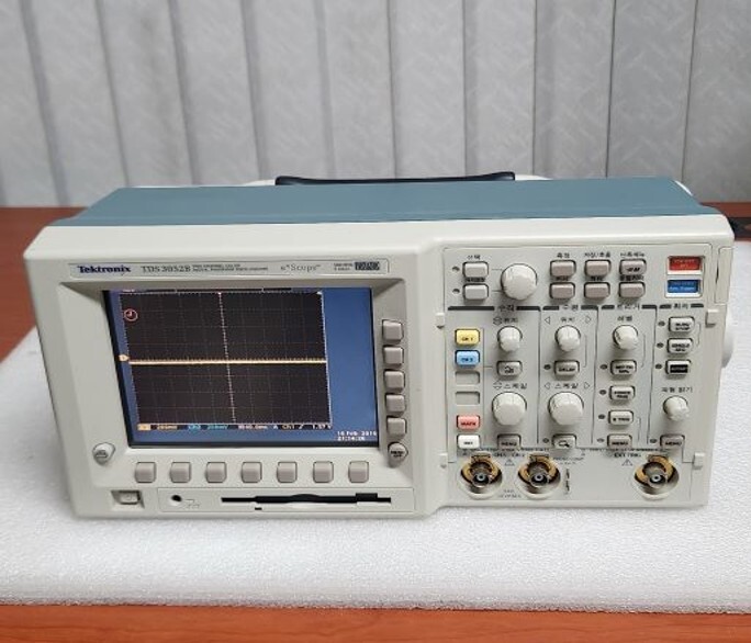 圖為 已使用的 TEKTRONIX TDS3052B 待售