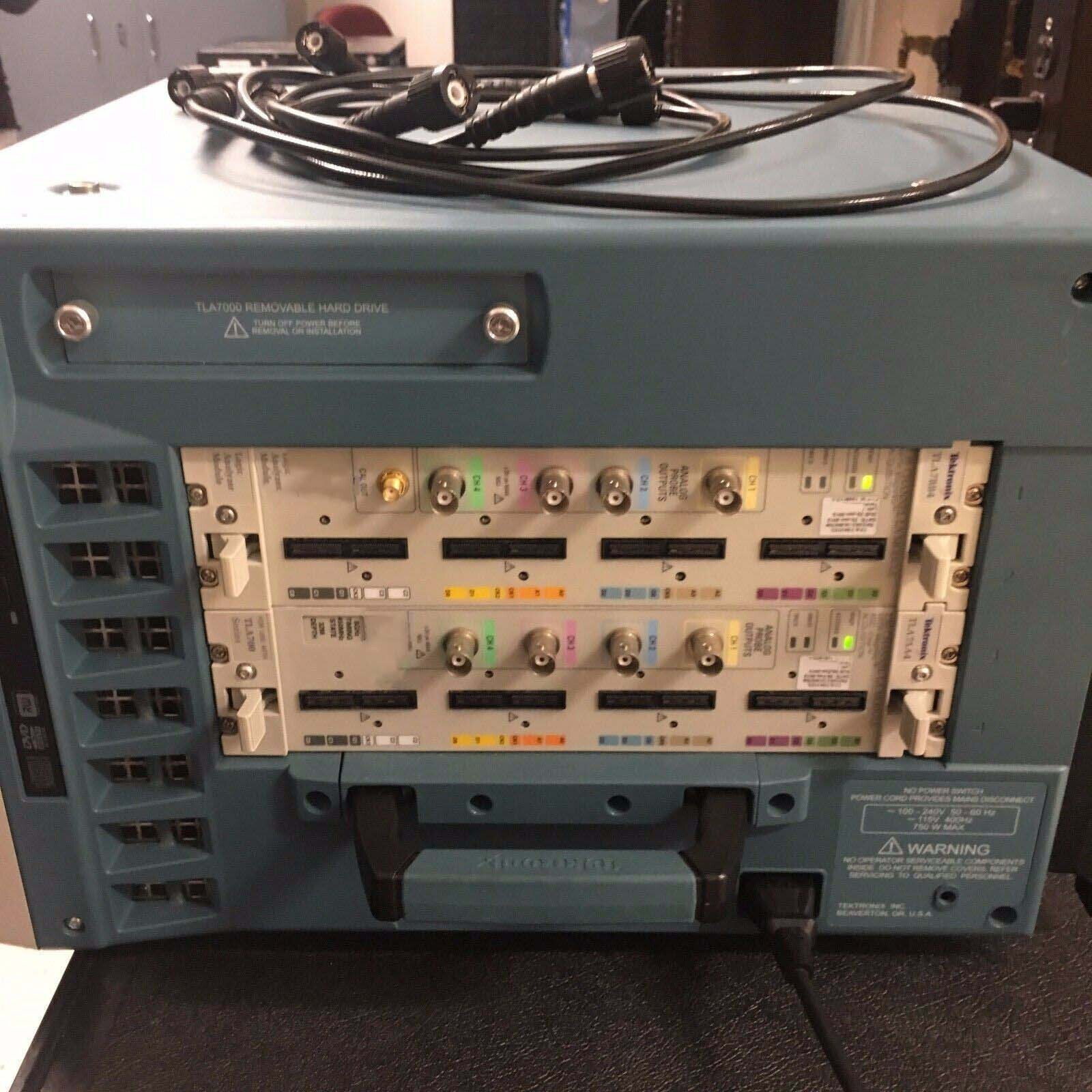 Photo Utilisé TEKTRONIX TLA 7012 À vendre