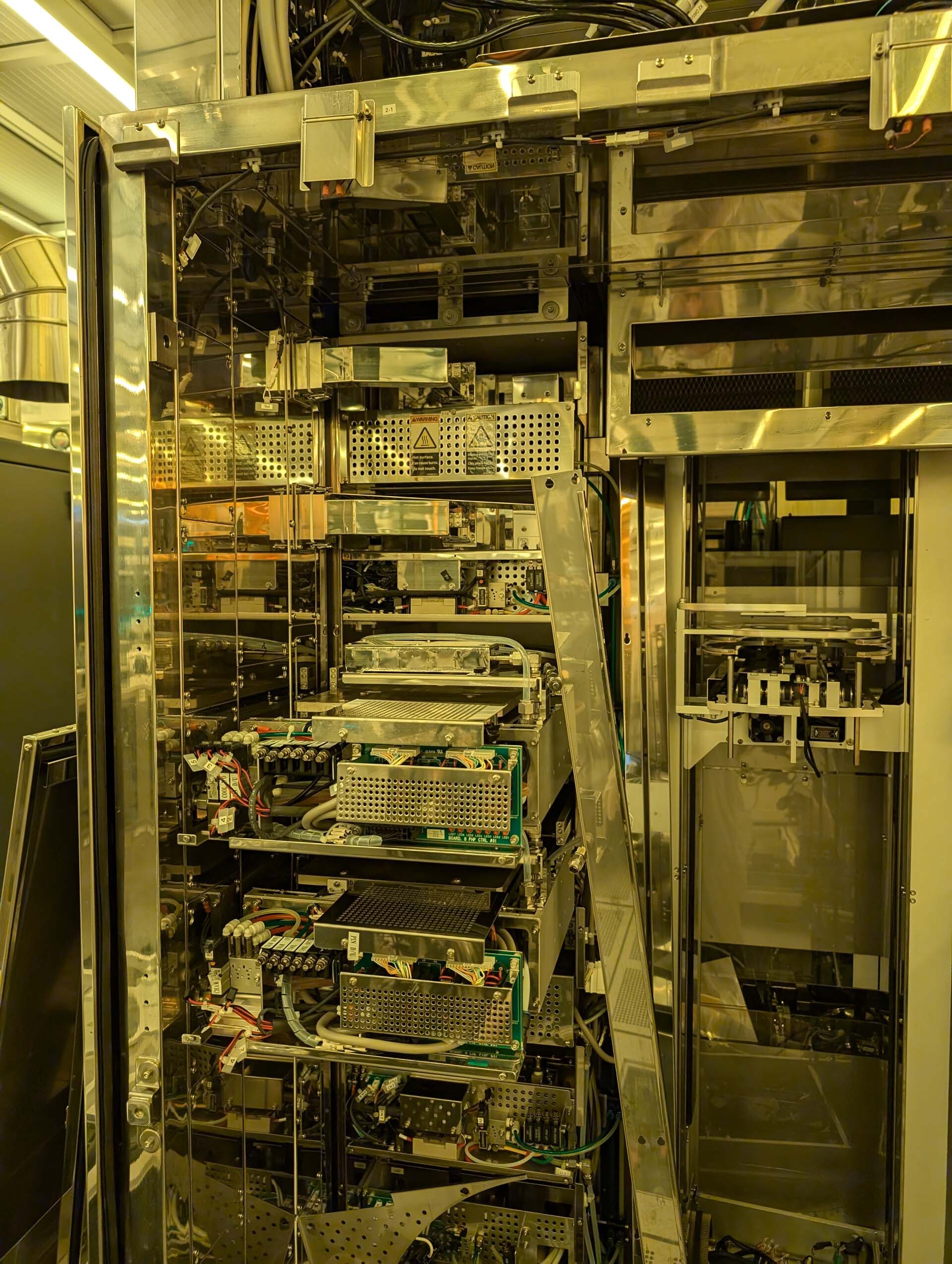 Foto Verwendet TEL / TOKYO ELECTRON Clean Track ACT 8 Zum Verkauf