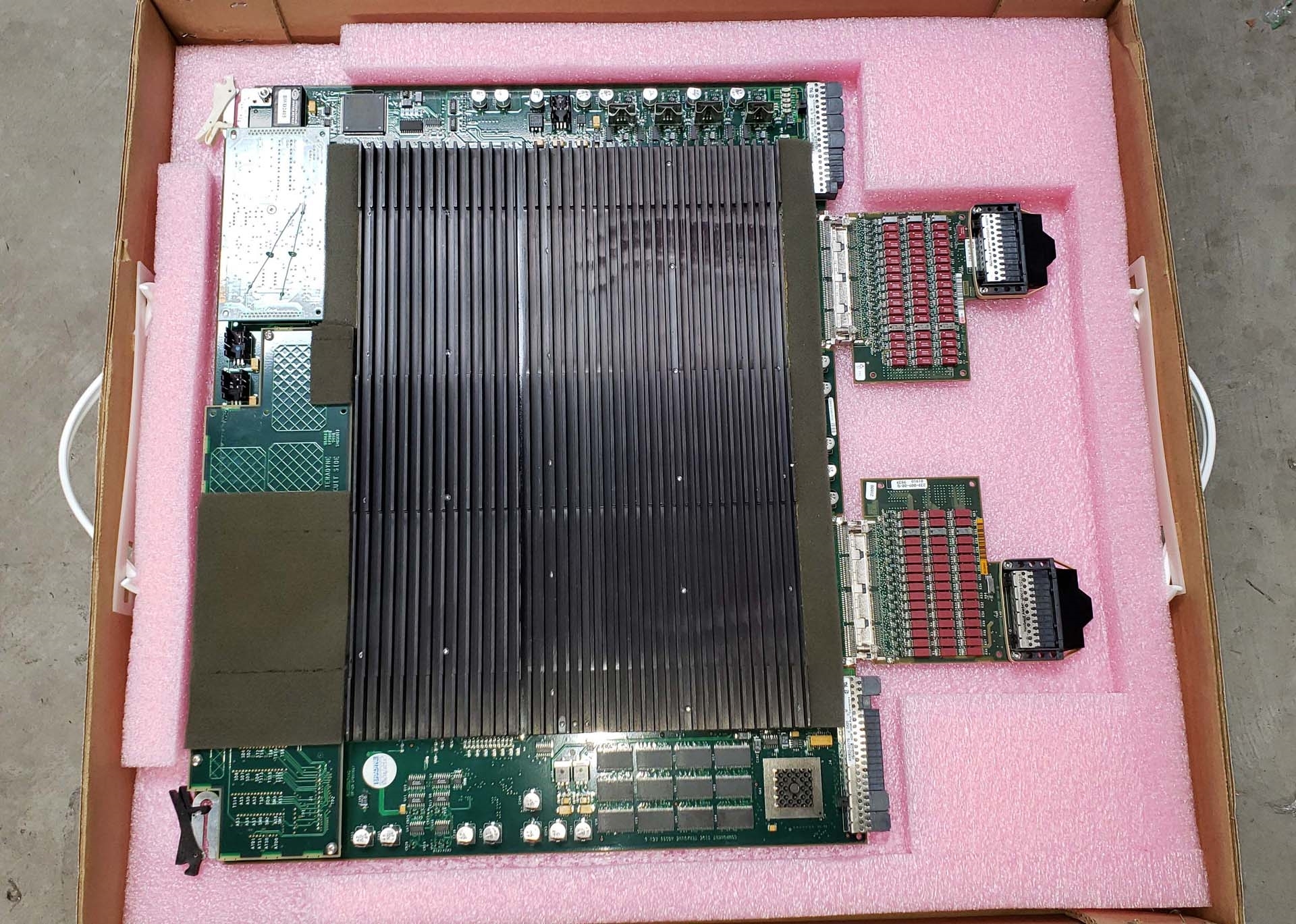 Photo Used TERADYNE HSD 100 Board for J750 For Sale