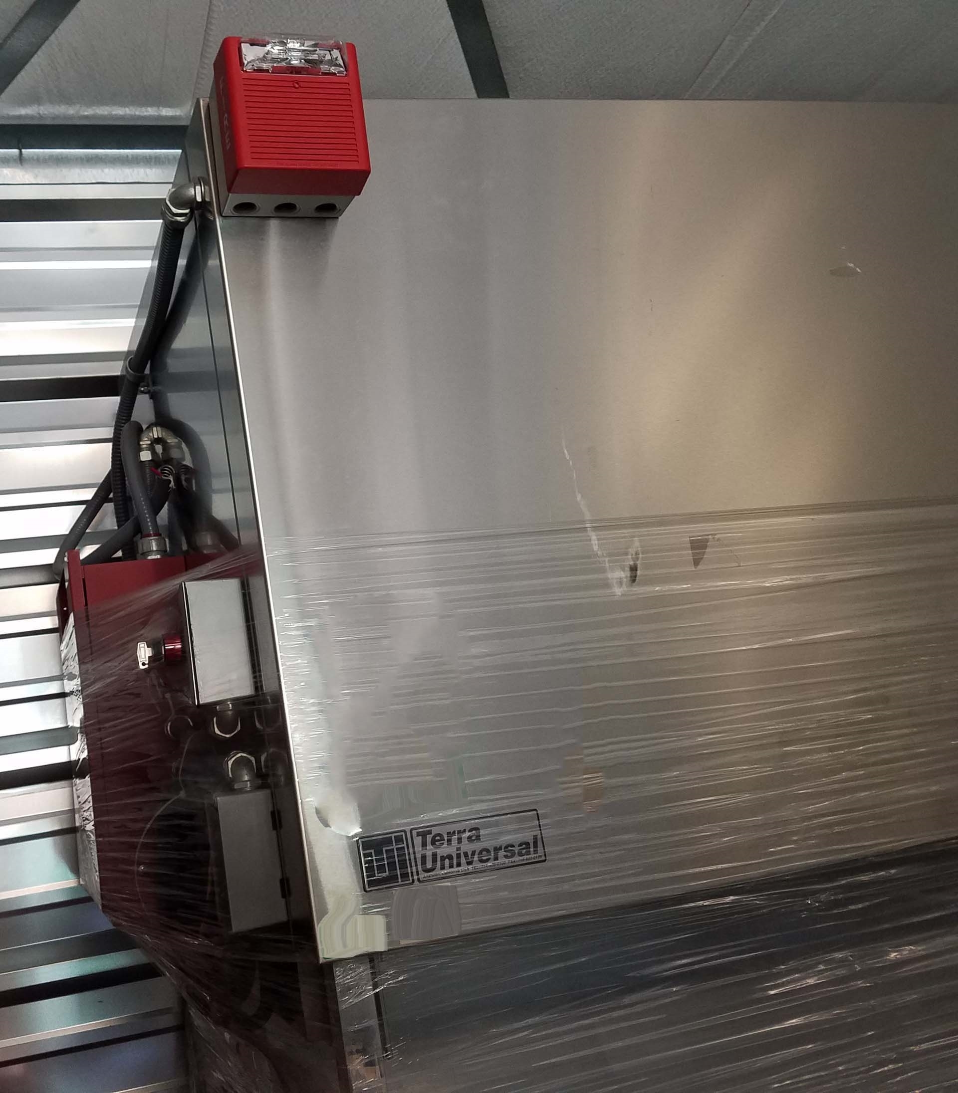 Photo Used TERRA UNIVERSAL Solvent Bench For Sale