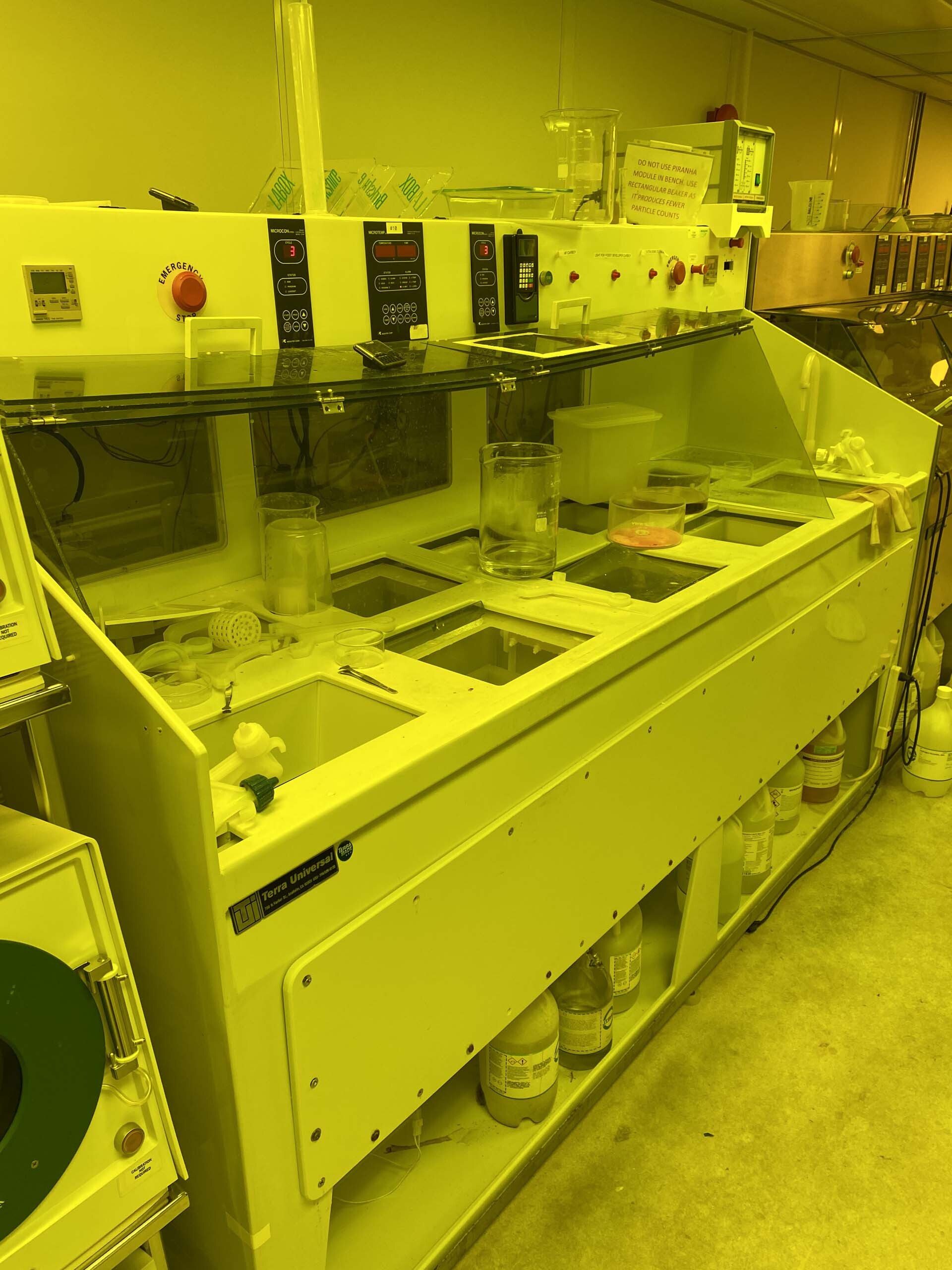 图为 已使用的 TERRA UNIVERSAL Acid bench 待售