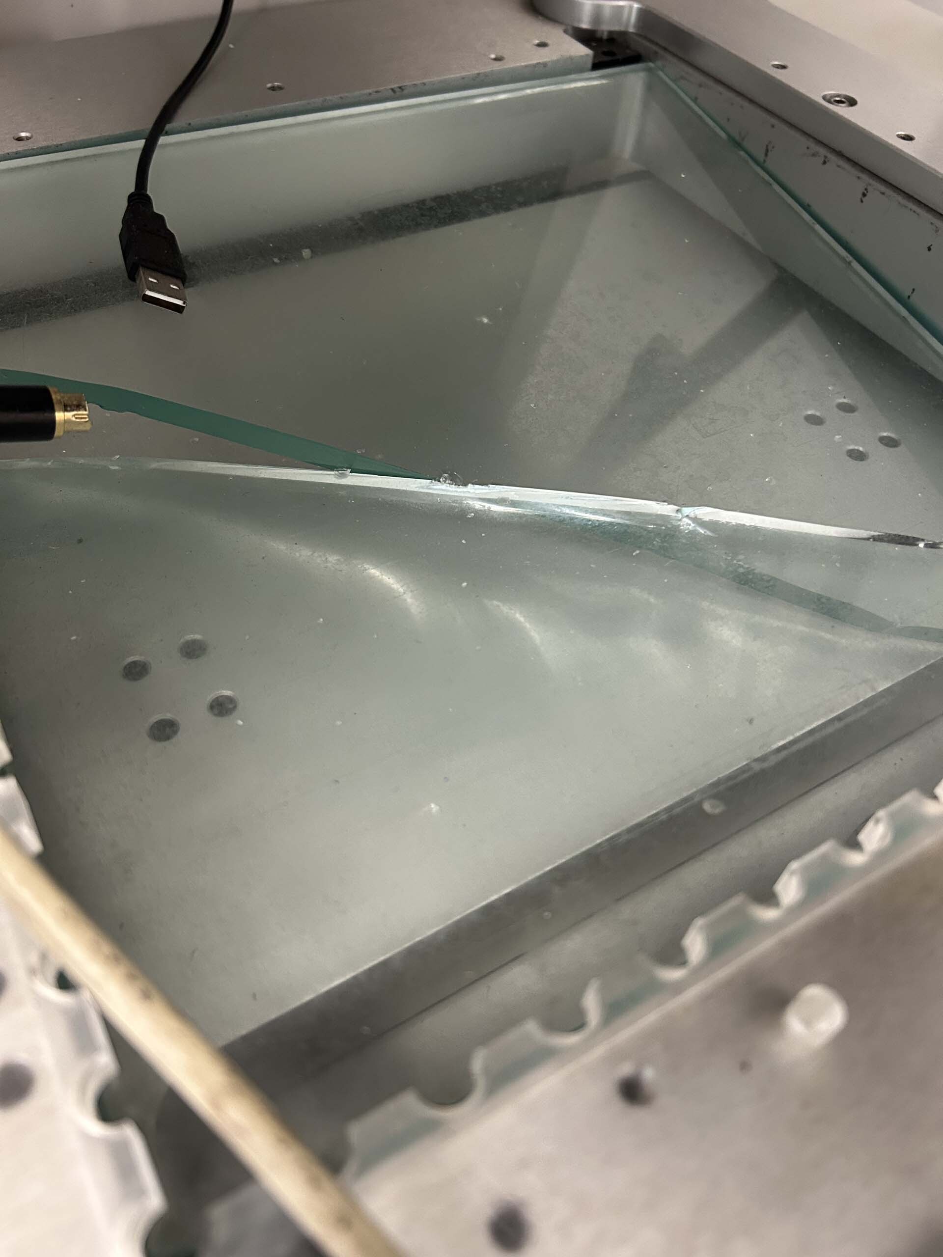 圖為 已使用的 TERRA UNIVERSAL Laminar flow hood 待售