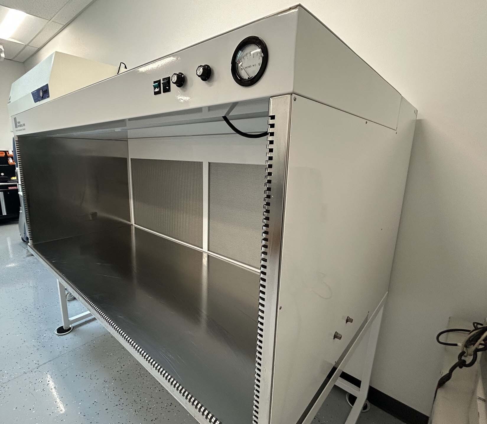 圖為 已使用的 TERRA UNIVERSAL Laminar flow hood 待售