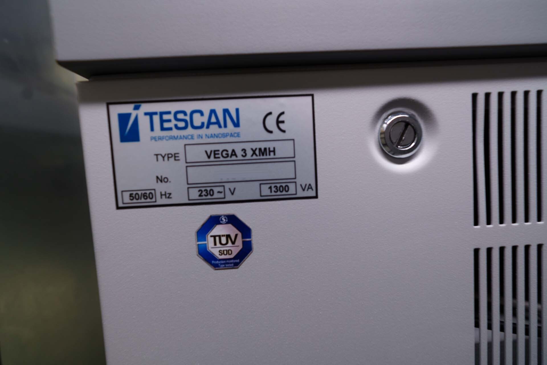 Photo Used TESCAN VEGA III XMH For Sale