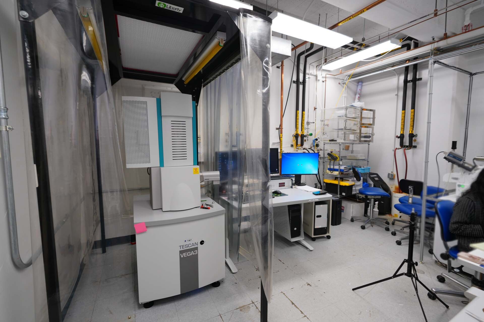 Photo Used TESCAN VEGA III XMH For Sale