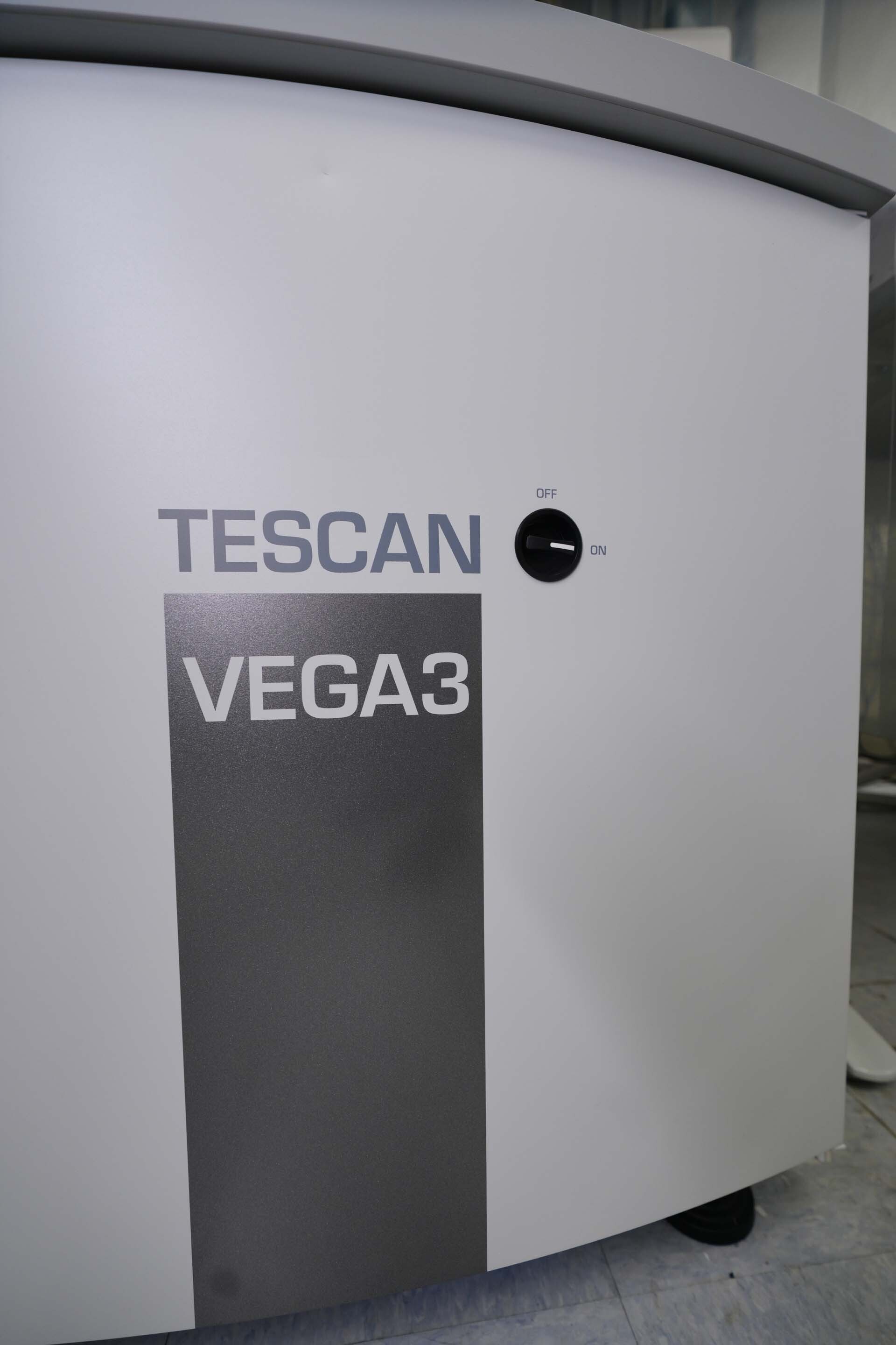 Photo Used TESCAN VEGA III XMH For Sale