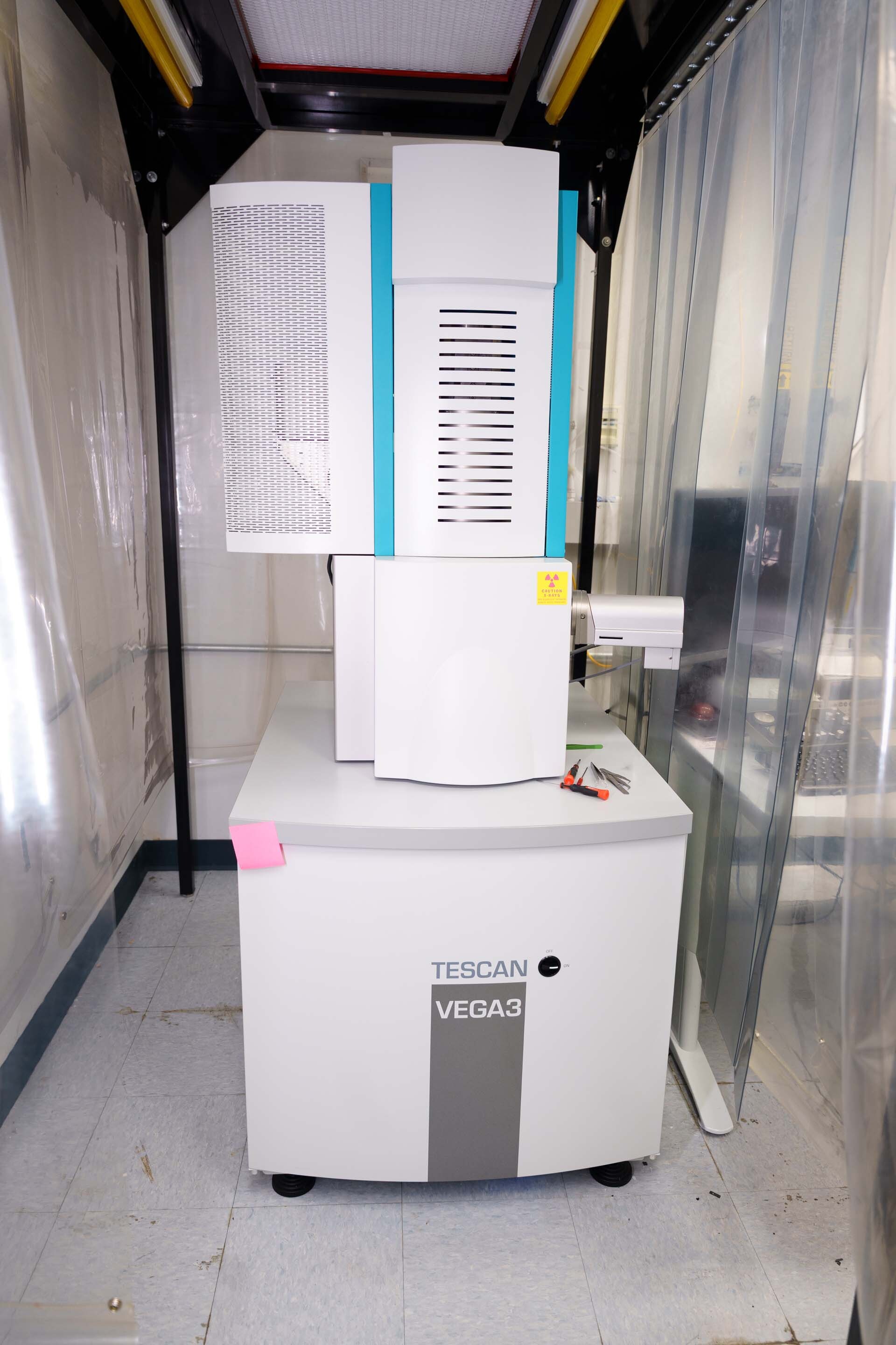 Photo Used TESCAN VEGA III XMH For Sale
