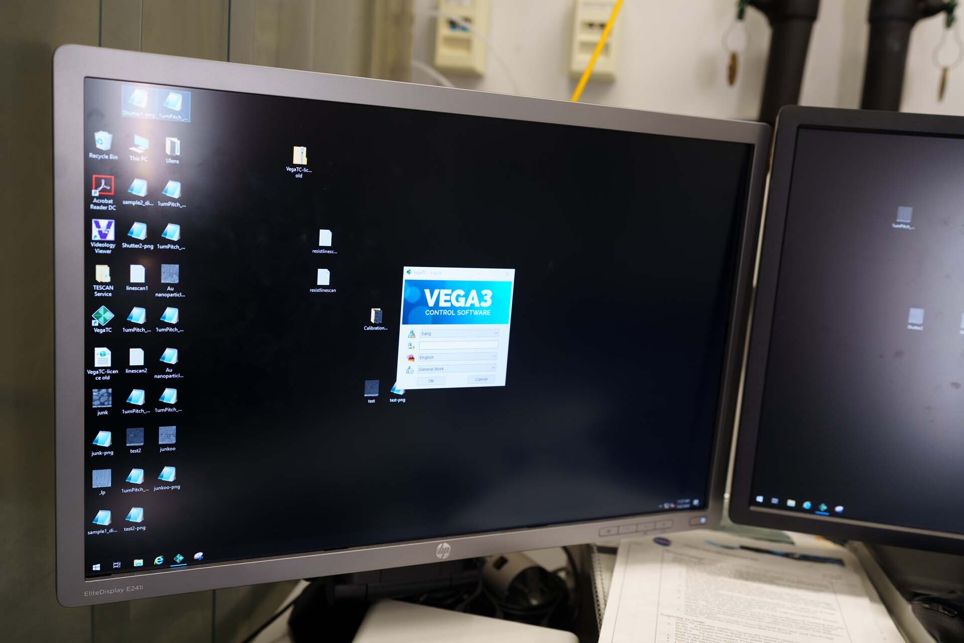 Photo Used TESCAN VEGA III XMH For Sale