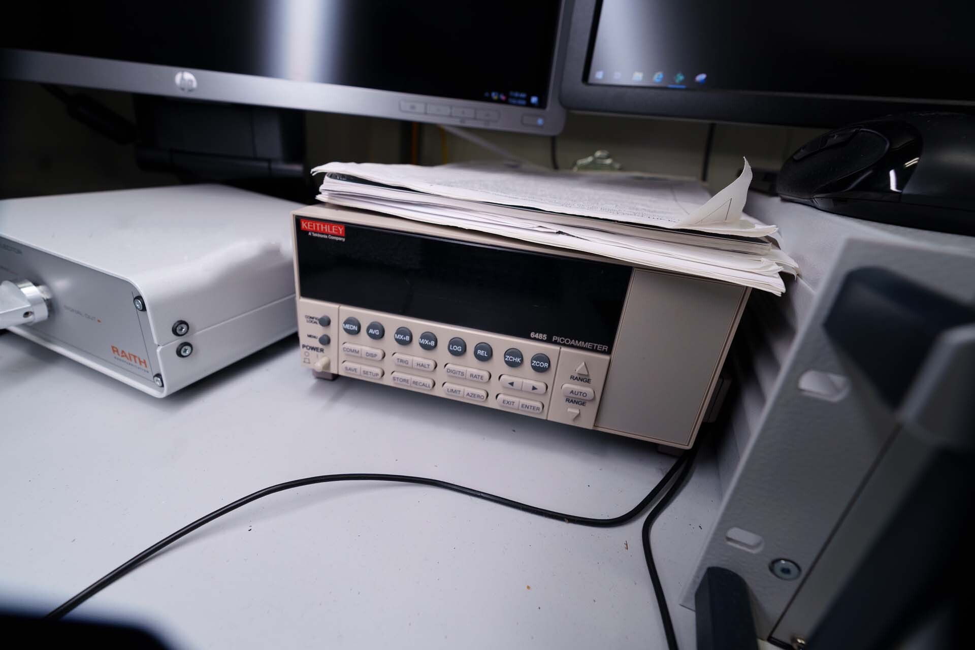 Photo Used TESCAN VEGA III XMH For Sale