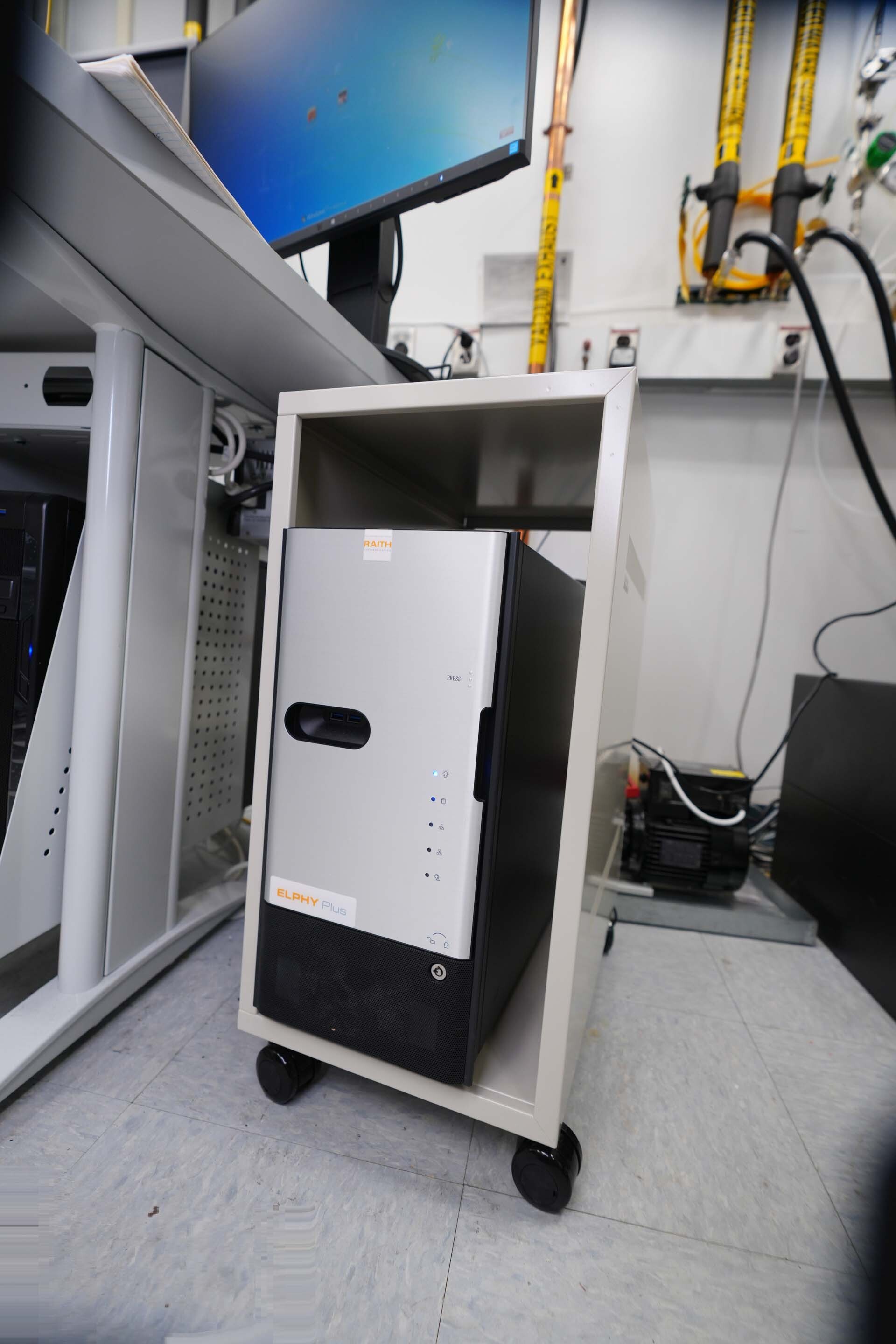 Photo Used TESCAN VEGA III XMH For Sale
