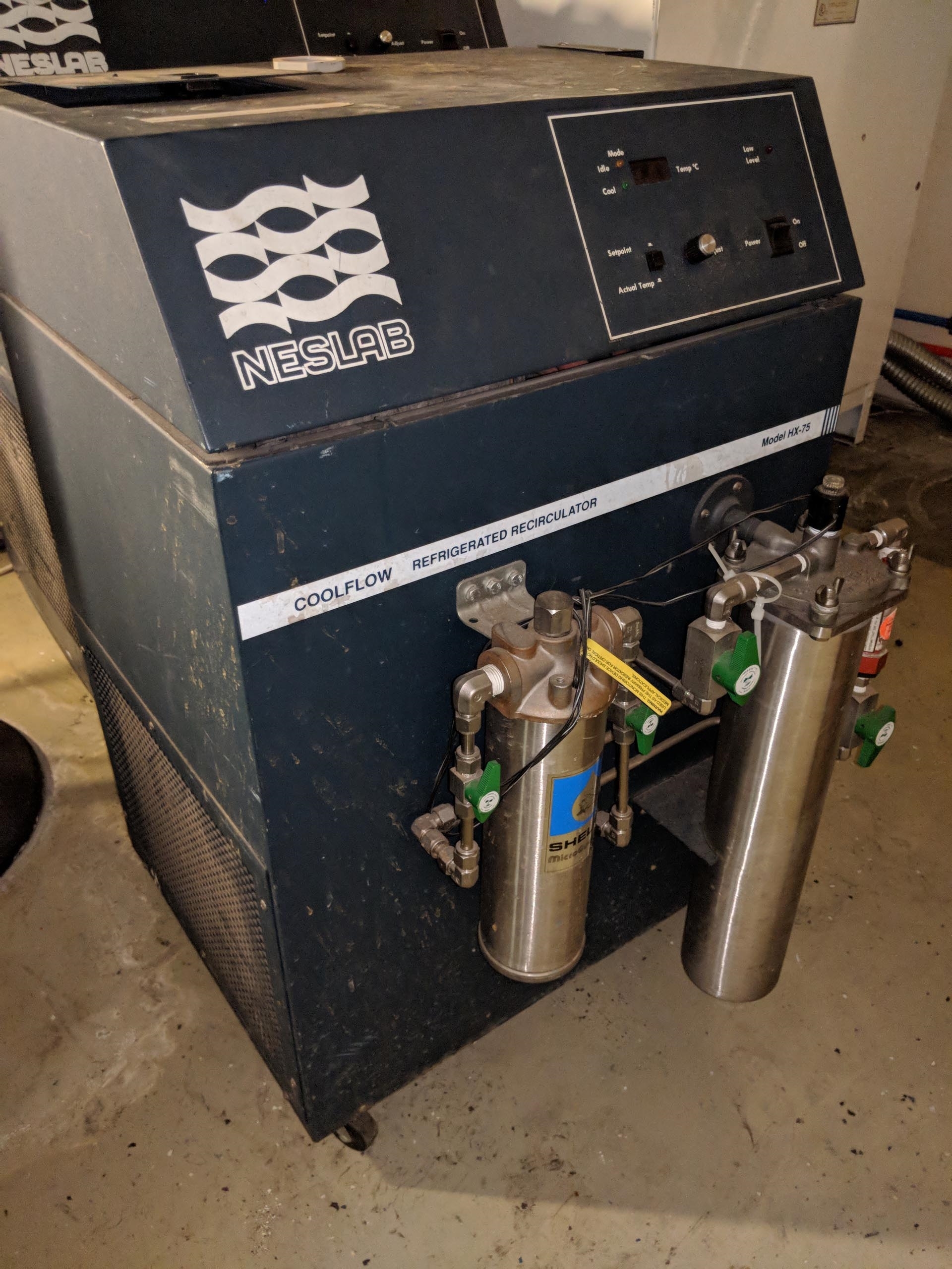 사진 사용됨 VARIOUS Lot of implanters and chillers 판매용