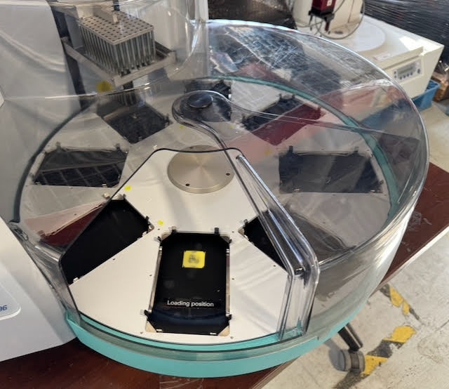 Foto Verwendet THERMO ELECTRON / THERMO FISHER SCIENTIFIC KingFisher 96 Zum Verkauf