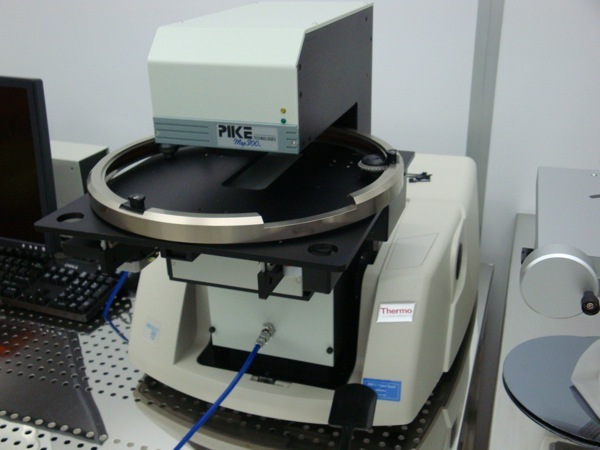 Photo Used THERMO ELECTRON / THERMO FISHER SCIENTIFIC Nicolet 380 For Sale