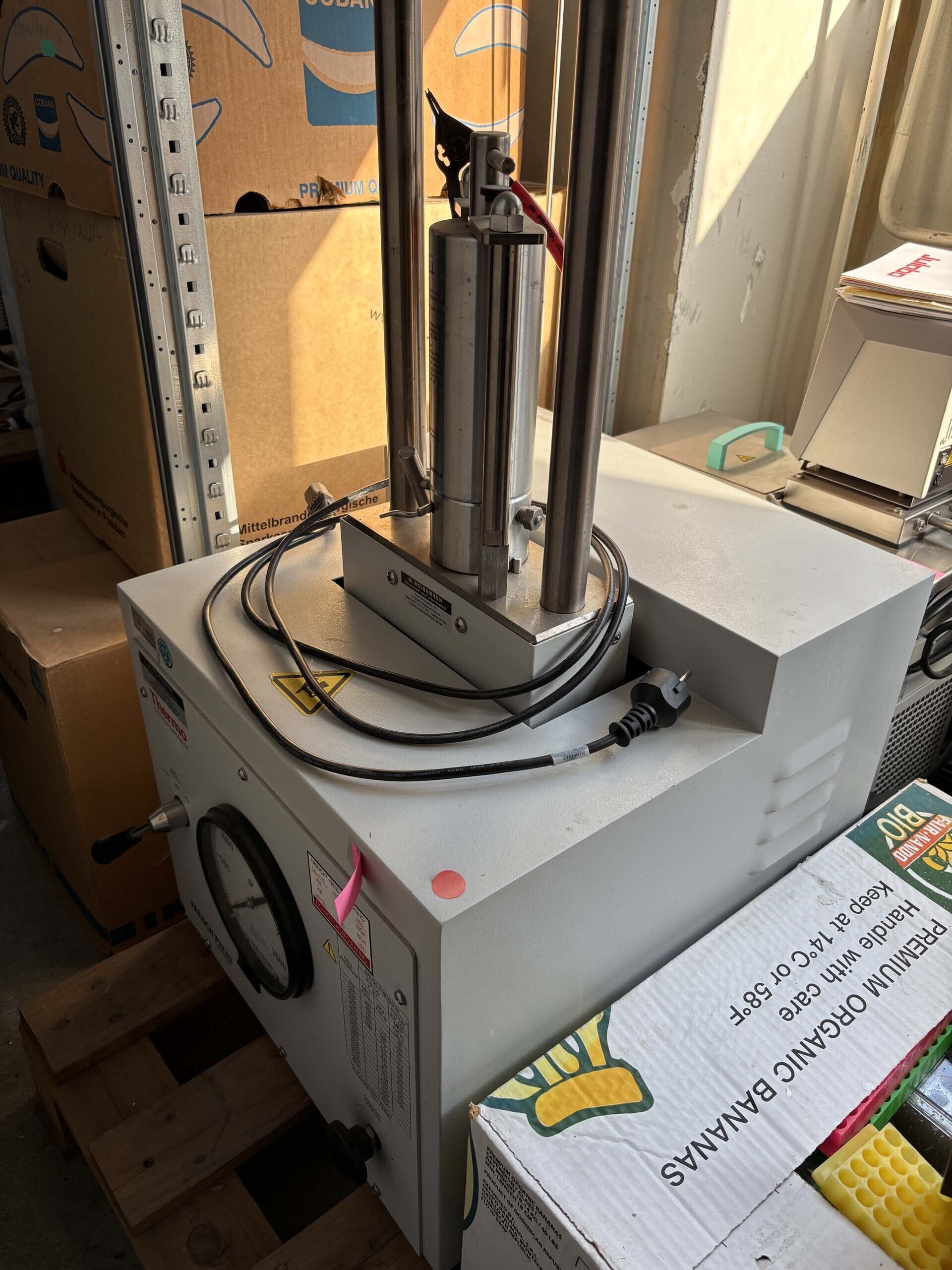 Photo Used THERMO ELECTRON System For Sale