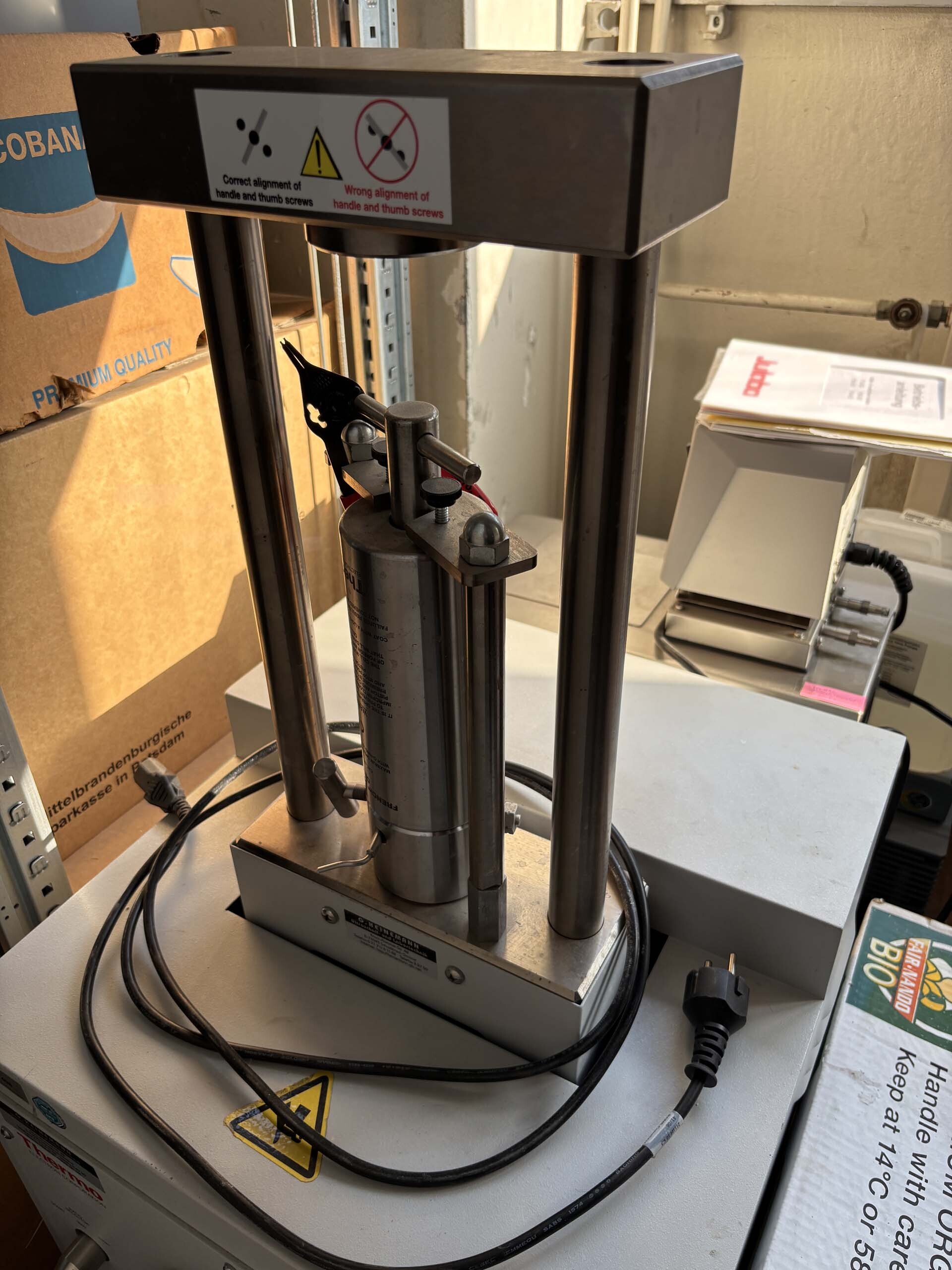 Photo Used THERMO ELECTRON System For Sale