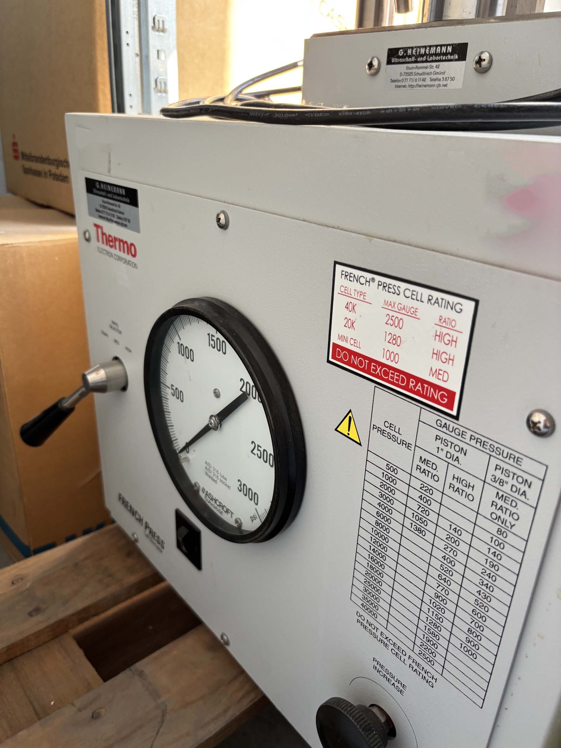 Photo Used THERMO ELECTRON System For Sale