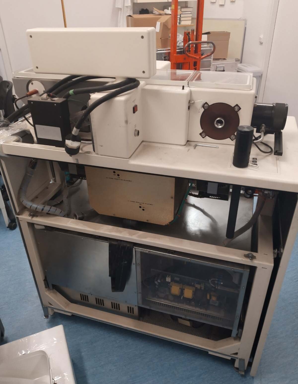 Photo Used THERMO FINNIGAN TSQ 7000 For Sale