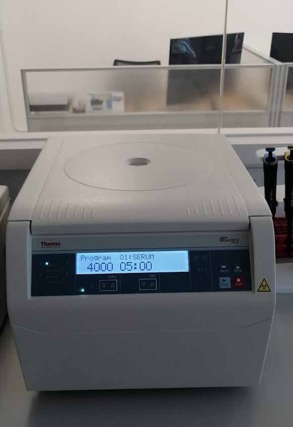 Photo Utilisé THERMO FISHER SCIENTIFIC / HERAEUS / KENDRO Megafuge 8 À vendre