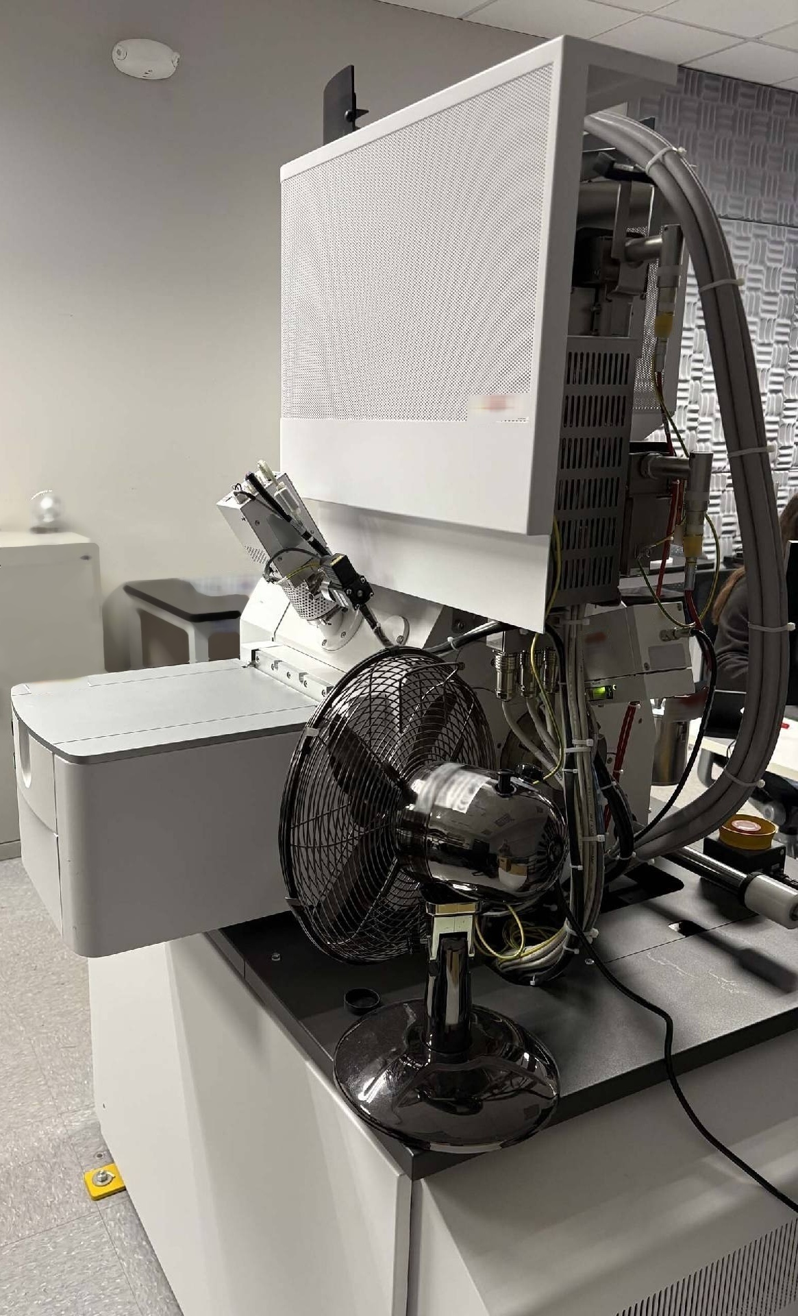 Foto Verwendet THERMO FISHER SCIENTIFIC / PHILIPS / FEI Verios G4 Zum Verkauf