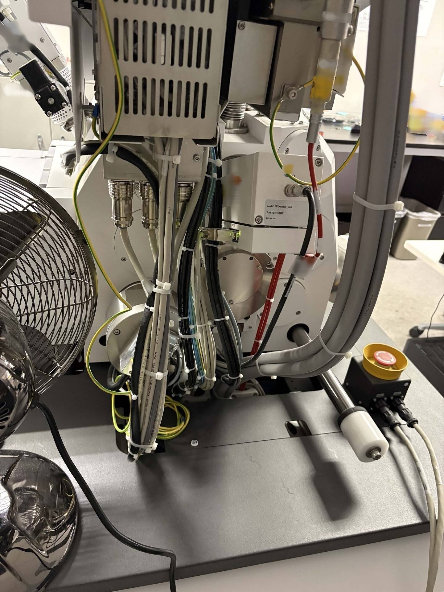Foto Verwendet THERMO FISHER SCIENTIFIC / PHILIPS / FEI Verios G4 Zum Verkauf