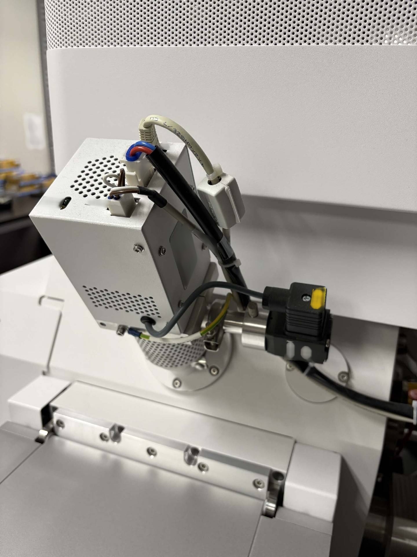 Foto Verwendet THERMO FISHER SCIENTIFIC / PHILIPS / FEI Verios G4 Zum Verkauf