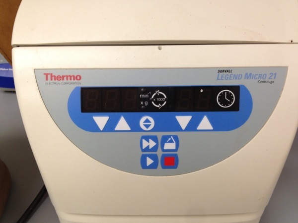 Photo Utilisé THERMO FISHER SCIENTIFIC / SORVALL Legend Micro 21 À vendre