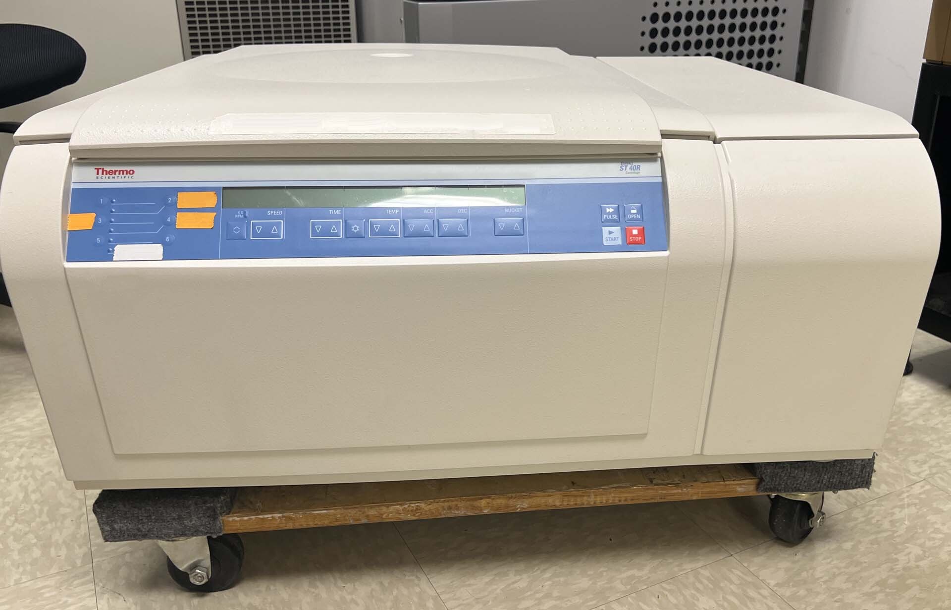 Photo Used THERMO FISHER SCIENTIFIC / SORVALL ST 40R For Sale