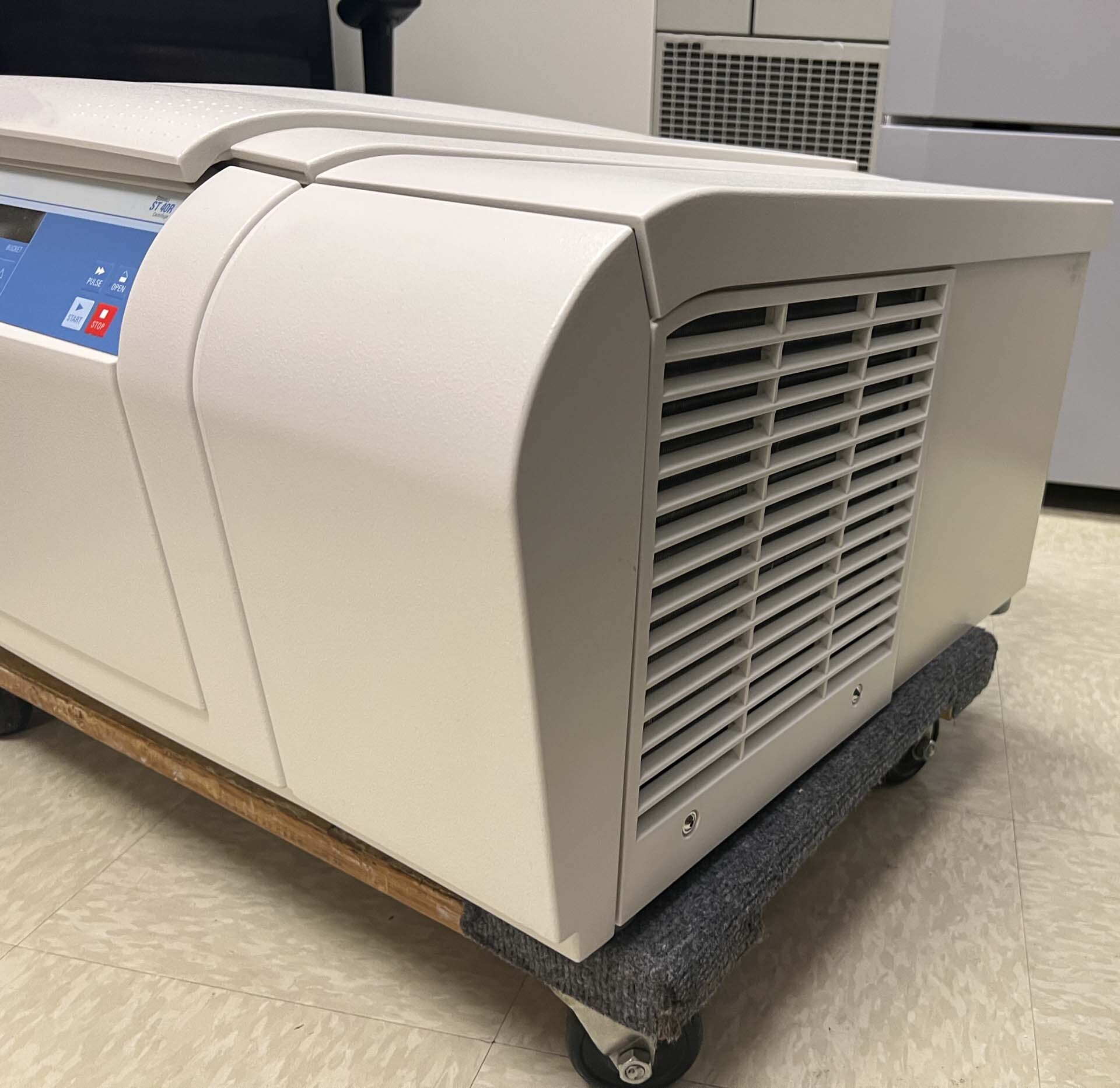 Photo Used THERMO FISHER SCIENTIFIC / SORVALL ST 40R For Sale