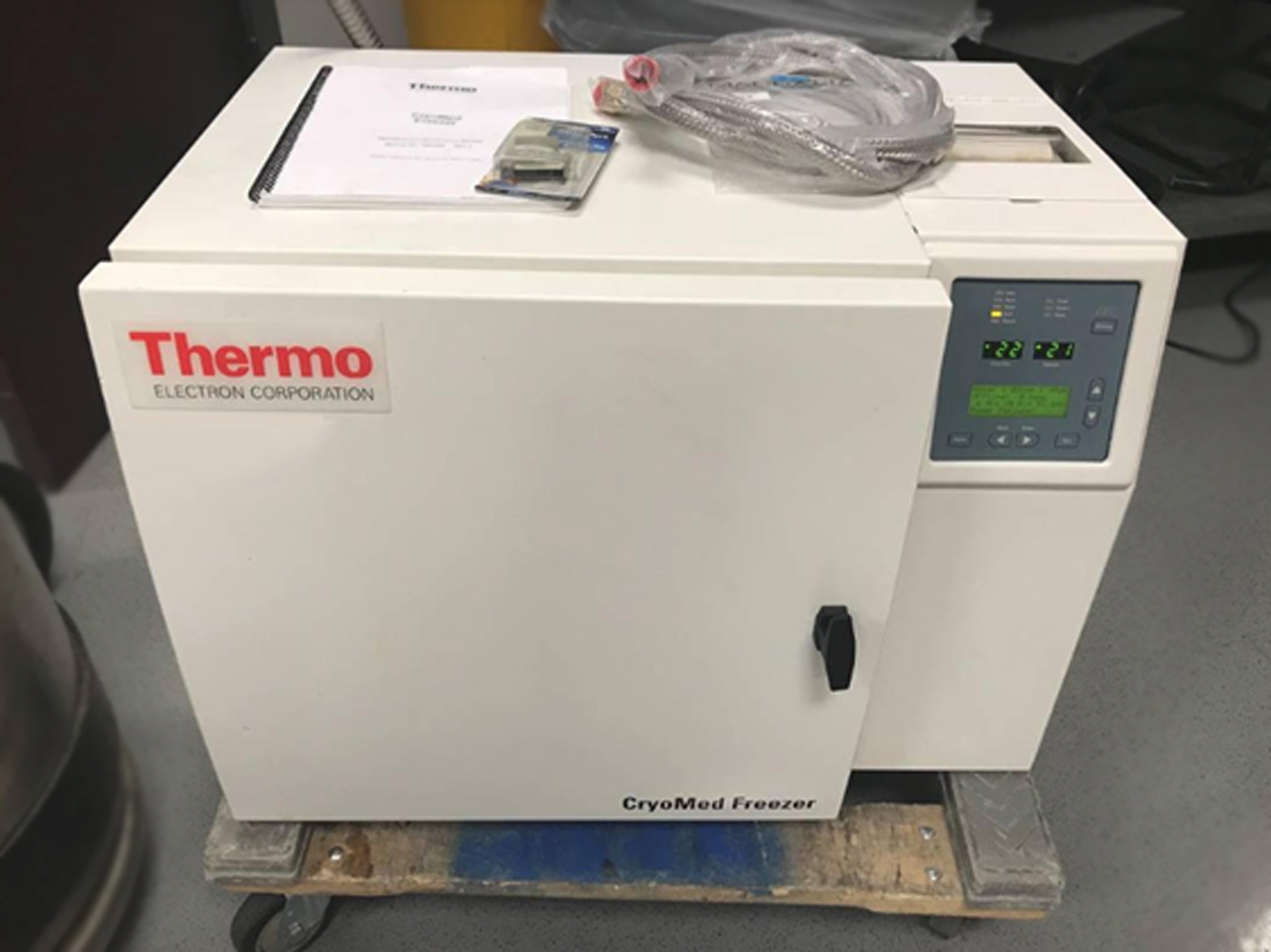 Photo Used THERMO FISHER SCIENTIFIC / FORMA 7450 Cryomed For Sale