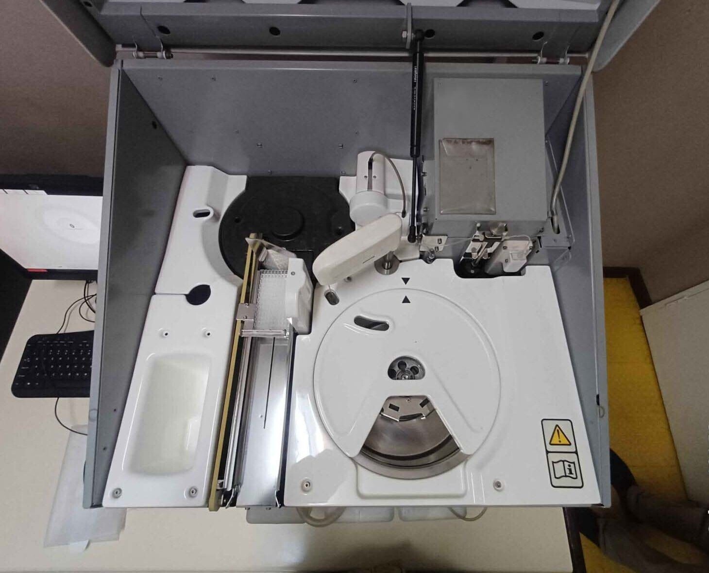 Photo Used THERMO FISHER SCIENTIFIC Gallery For Sale