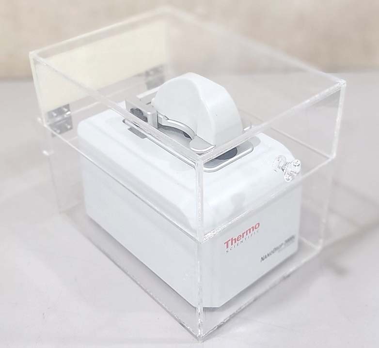 Photo Used THERMO FISHER SCIENTIFIC NanoDrop 2000c For Sale