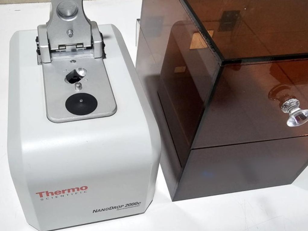 Photo Utilisé THERMO FISHER SCIENTIFIC NanoDrop 2000c À vendre