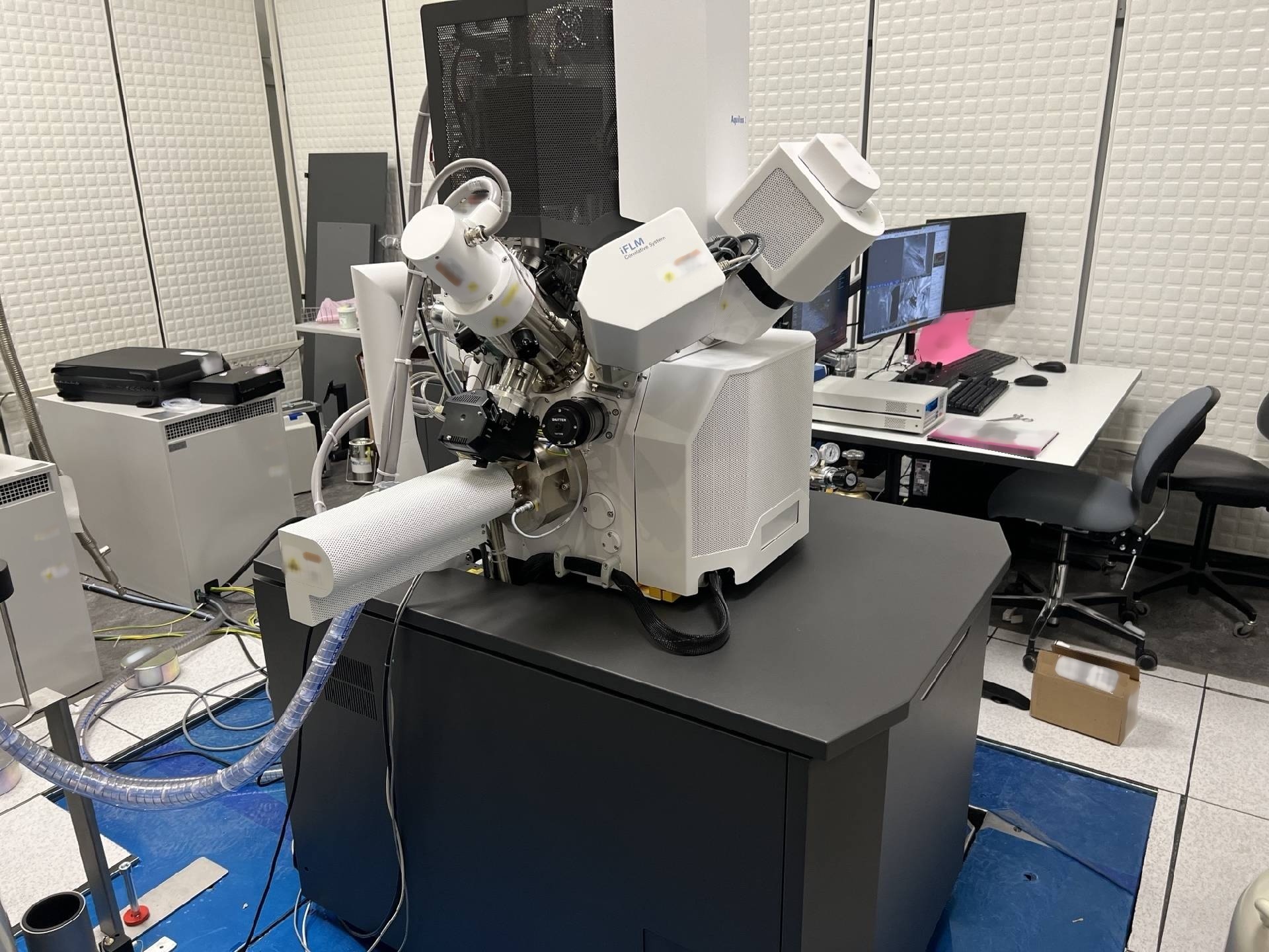 Photo Used THERMO SCEINTIFIC Aquilos 2 For Sale
