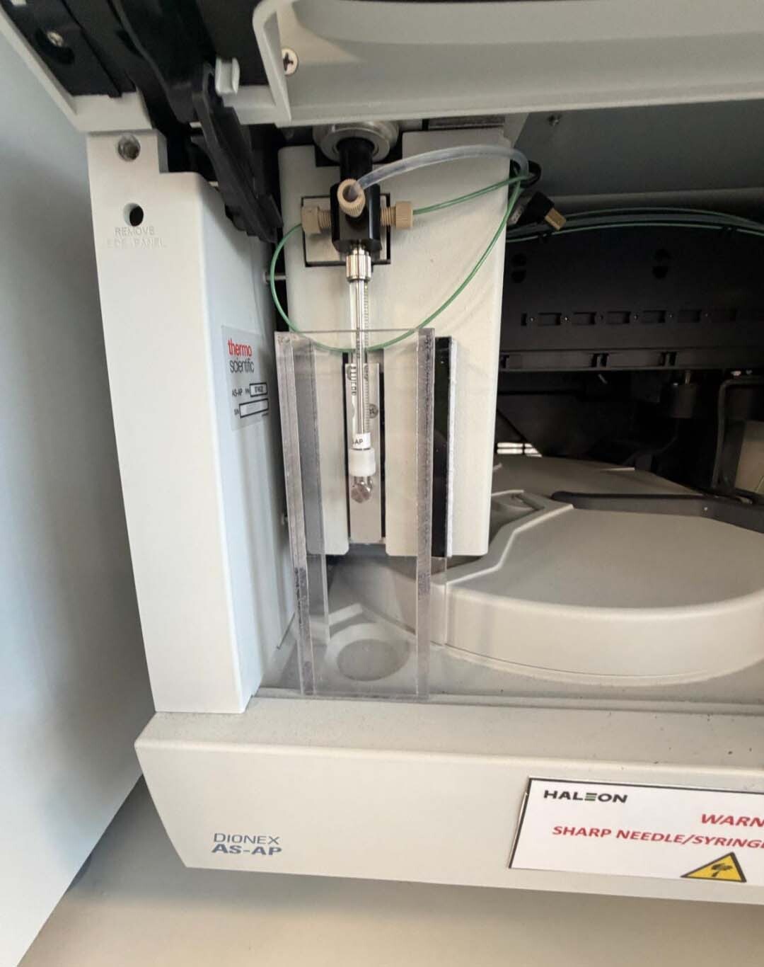 Photo Used THERMO SCIENTIFIC / DIONEX Integrion For Sale