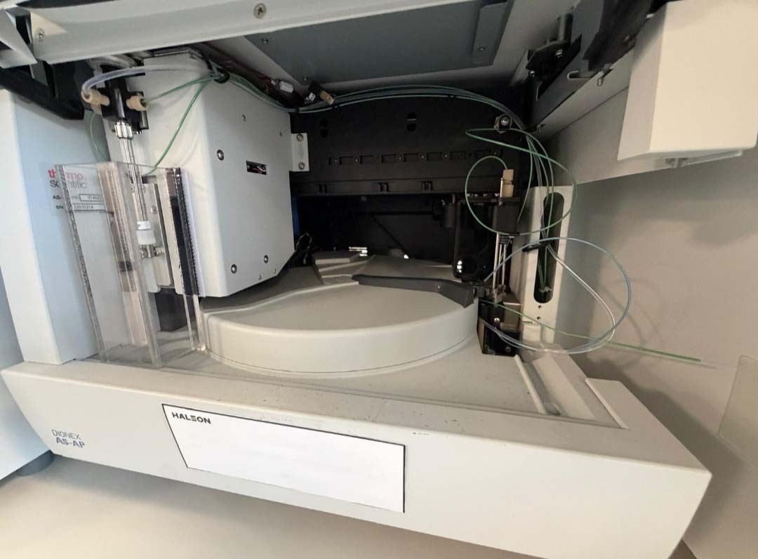 Photo Used THERMO SCIENTIFIC / DIONEX Integrion For Sale