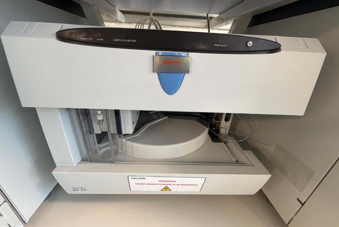 Photo Used THERMO SCIENTIFIC / DIONEX Integrion For Sale
