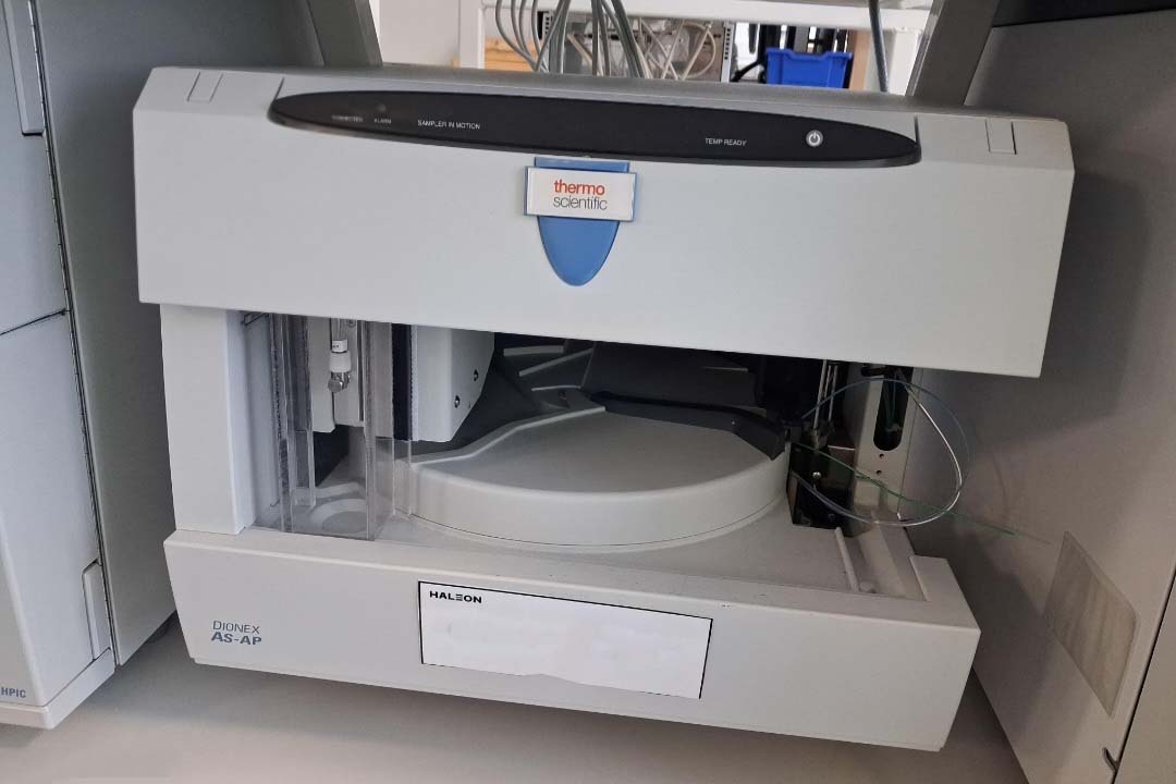 Photo Used THERMO SCIENTIFIC / DIONEX Integrion For Sale