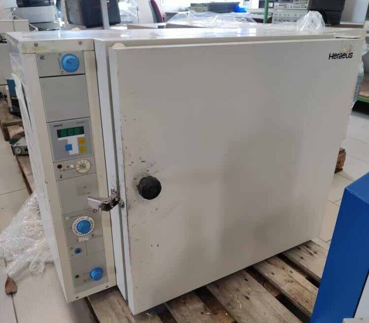 Photo Used THERMO SCIENTIFIC / HERAEUS / KENDRO UT 6120 For Sale