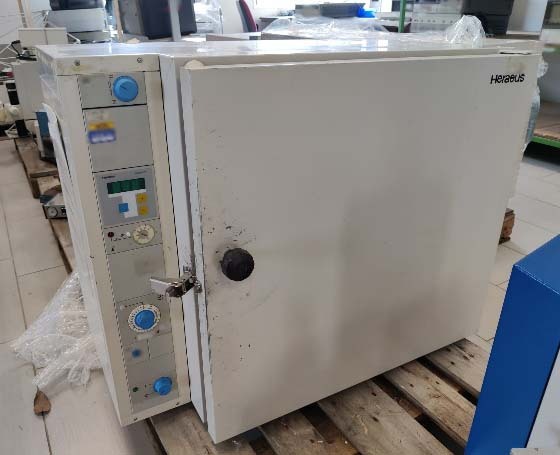 Photo Used THERMO SCIENTIFIC / HERAEUS / KENDRO UT 6120 For Sale