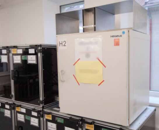 Photo Used THERMO SCIENTIFIC / HERAEUS / KENDRO UT 6200 For Sale