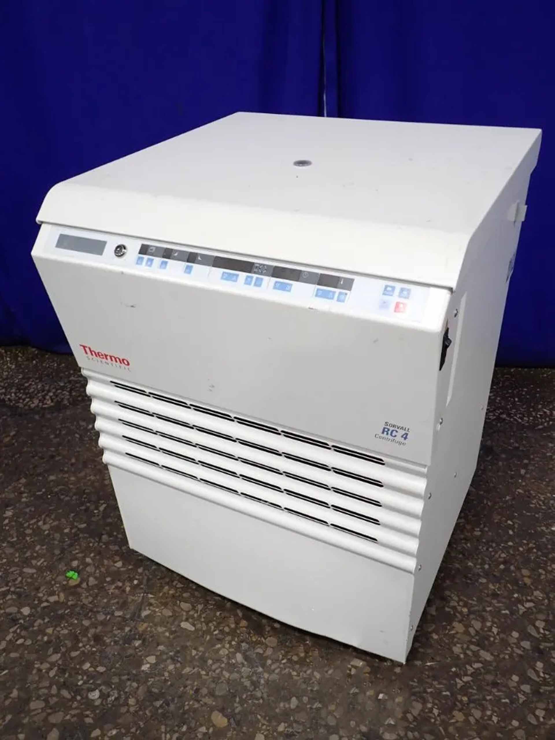 Photo Used THERMO SCIENTIFIC / HERAEUS Sorvall RC4 For Sale