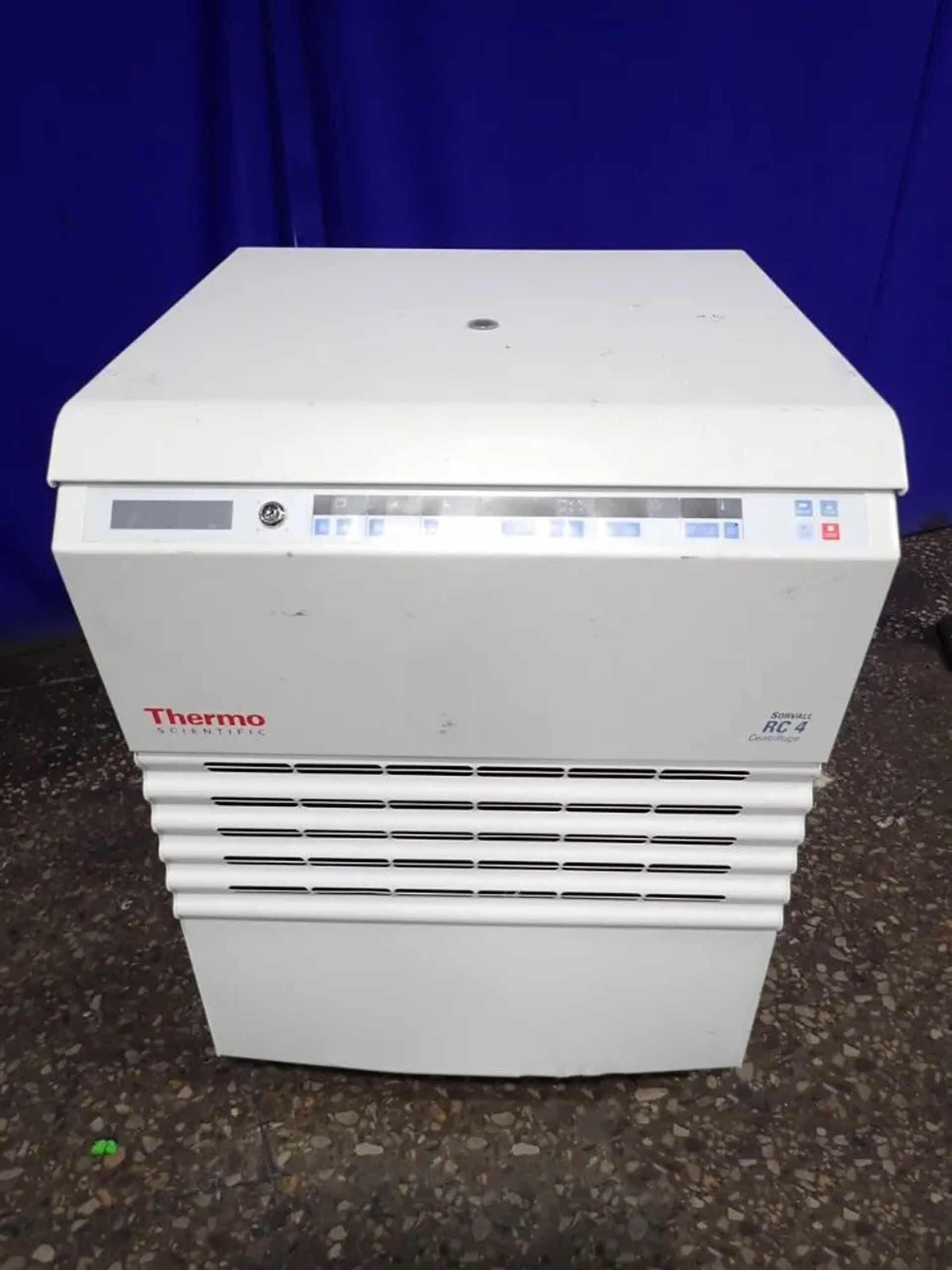 Photo Used THERMO SCIENTIFIC / HERAEUS Sorvall RC4 For Sale