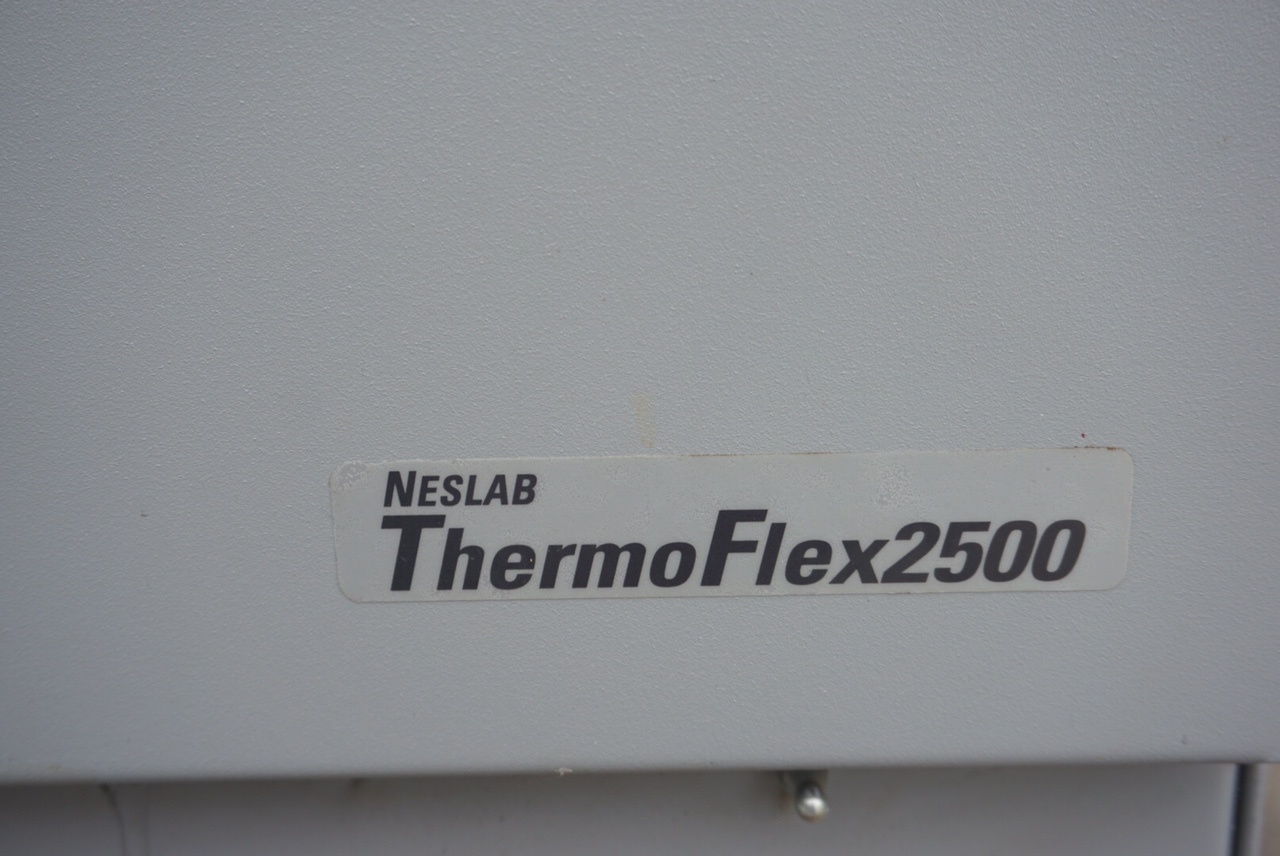 圖為 已使用的 THERMO SCIENTIFIC / NESLAB ThermoFlex 2500 待售