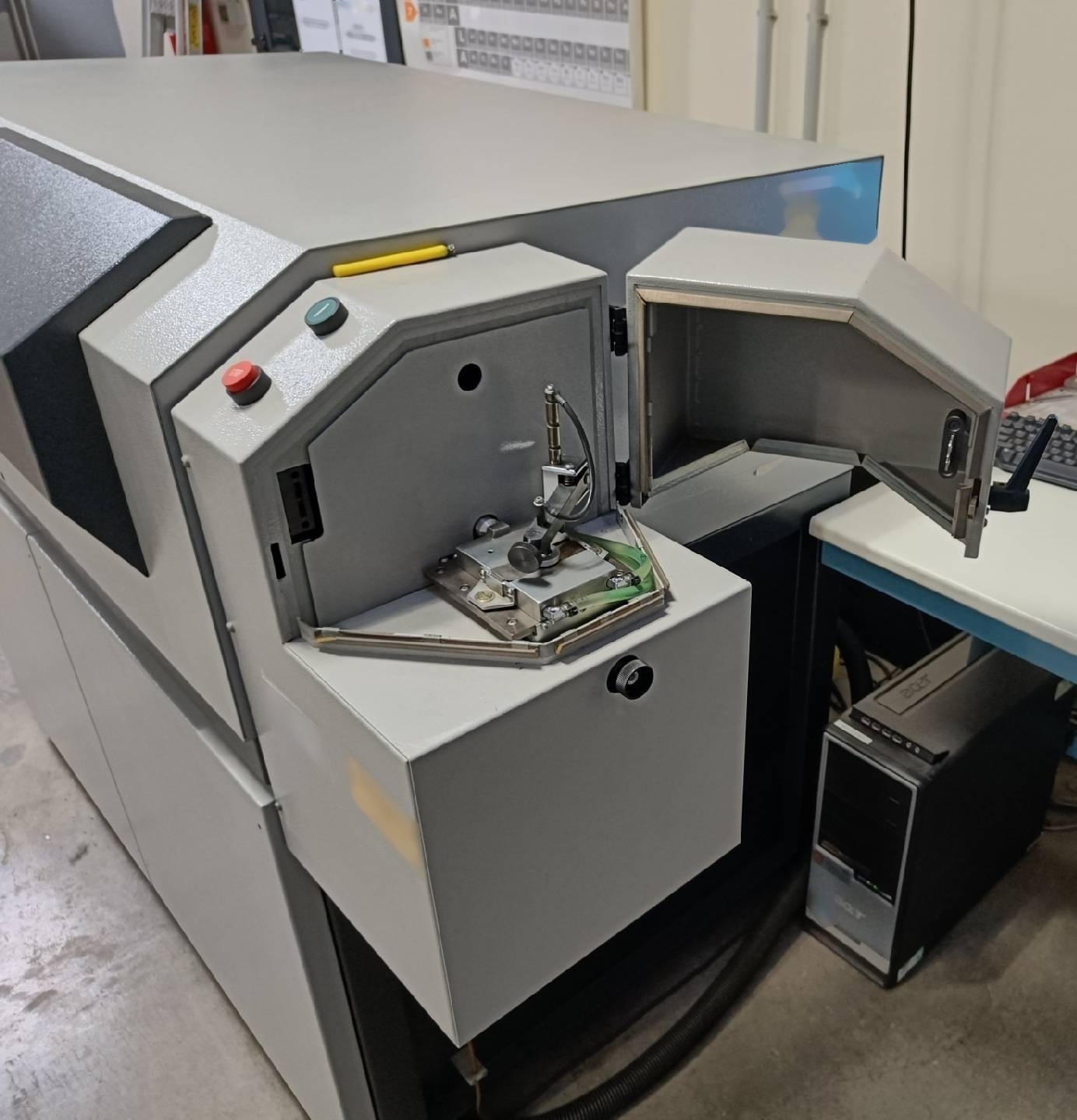 Foto Verwendet THERMO SCIENTIFIC ARL 3460 Zum Verkauf